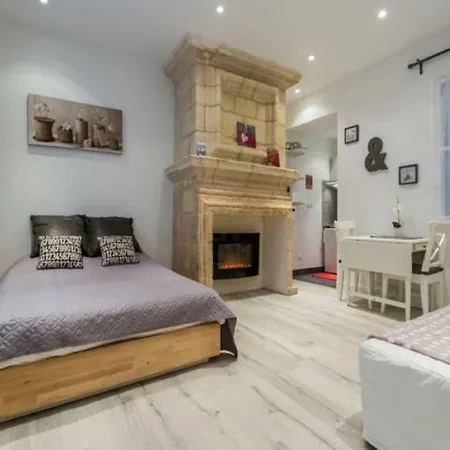 Cozy / Quartier St Pierre דירה בורדו